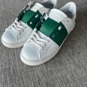 Valentino open - Ett par näst intill helt nya valentino opens i storlek 39