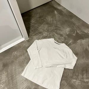 Marc O’Polo Long Sleeve - Selling a Marc O’Polo Long Sleeve shirt  Shirt is in amazing condition  Size - M  If you are interested message me!