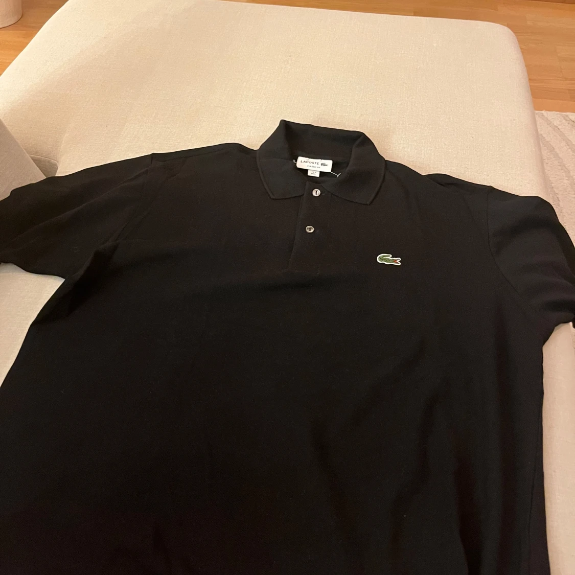 Svart pikétröja från Lacoste - 90