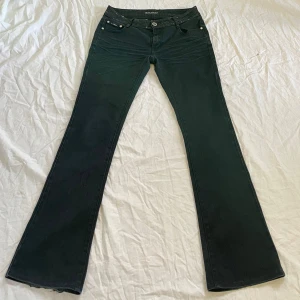 svarta jeans - använd köp nu! midja:78 innerben:80😽