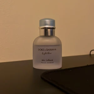 D&G parfym - Säljer denna fantastiska doft av dolce and Gabbana. Ca 38/50 ml kvar. Box ingår. Hör av dig vid minsta lilla fråga