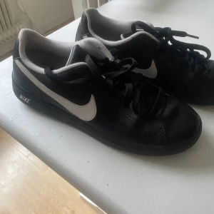 Nike skor storlek 38,5 - Jättefina skor som bara testats