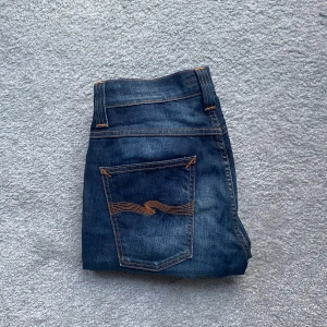Nudie jeans Grimtim - Ett par riktigt feta nudie jeans med snygg tvätt❗️| Modell: Grim Tim- Slimfit👖| Skick : 9/10 | Modellen är 183🙌 | Hör av er vid ytterligare frågor ❗️