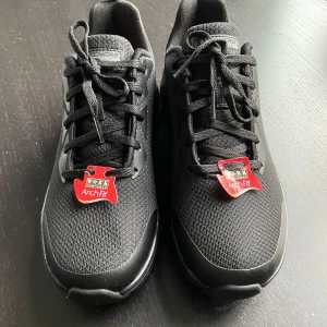 Skor - Skor i storlek 38, helt nya. Nypris 1249kr