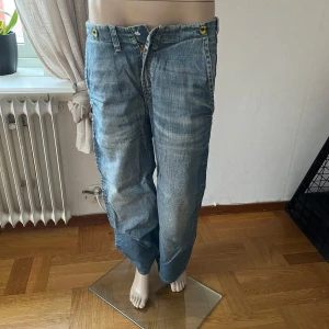 Vintage Levis jeans retro  - Behöver ny knapp i midjan, i övrigt inget att anmärka på 