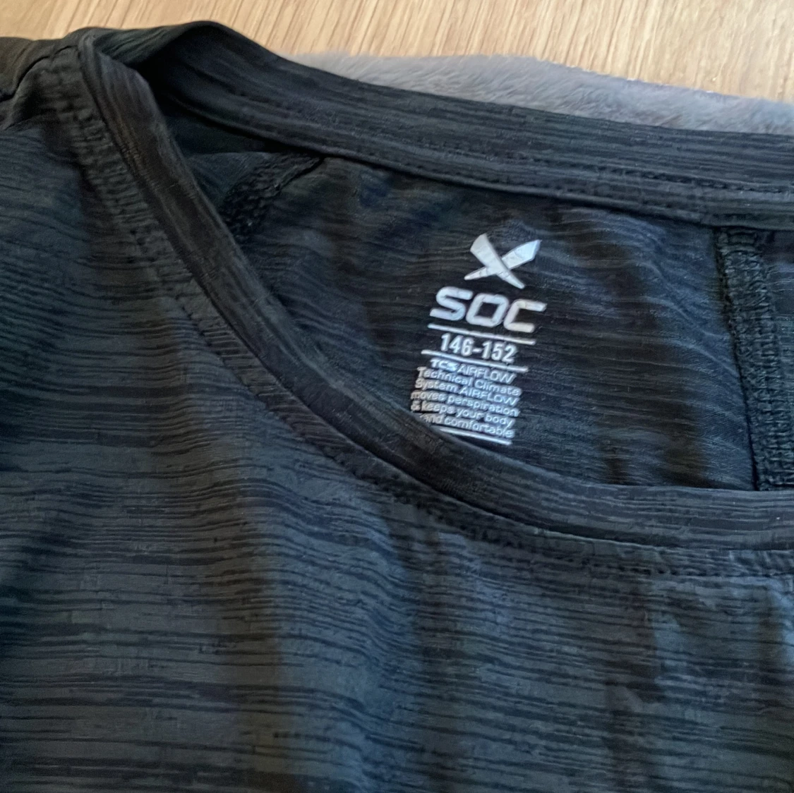 Två träningströjor - 91