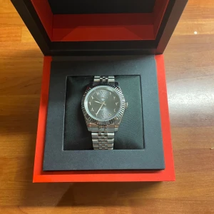 Seiko mod  - Säljer nu denna helt nya aldrig använda seiko moden. Klockan har nh35 movement och glas bakdel. En box samt skruvmejsel för armbandet kommer med. Hör av dig vid övriga frågor eller intresse 