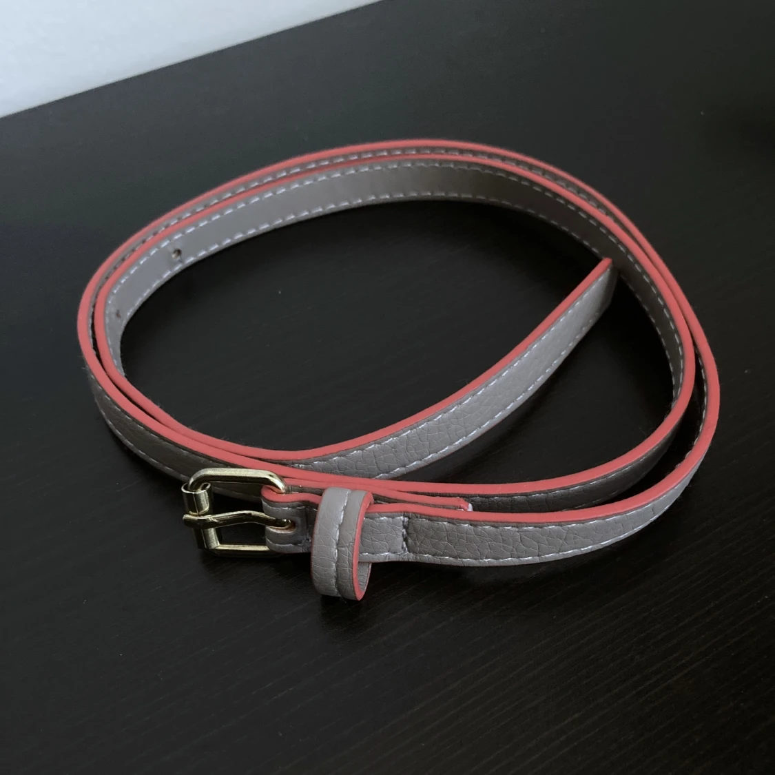 Grå & korall smalt skärp, S, bälte, guld, ljusgrå, fuskläder