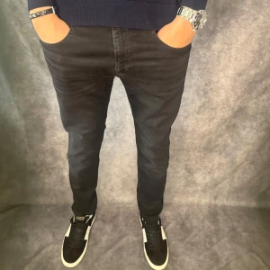 Replay anbass jeans  - // Replay anbass jeans | Storlek W32/L32 | Benlängd: 100cm / Midja: 42cm | Nypris runt 1800kr | Kontakta för fler frågor eller funderingar // Deluxecloset