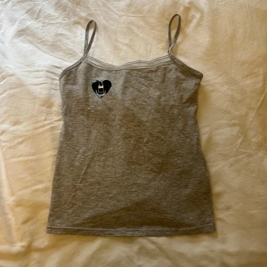 Linne - Grått linne med extra support vid bröstsen. Aldrig använd