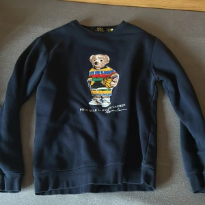Polo Ralph lauren sweatshirt - Storlek: S . Har slutat använda den då tröjan är för liten för mig Skick 7/10