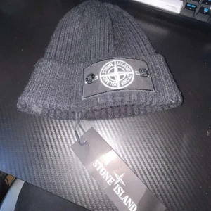 Stone island mössa - Aldrig använd helt ny  Pris kan diskuteras 