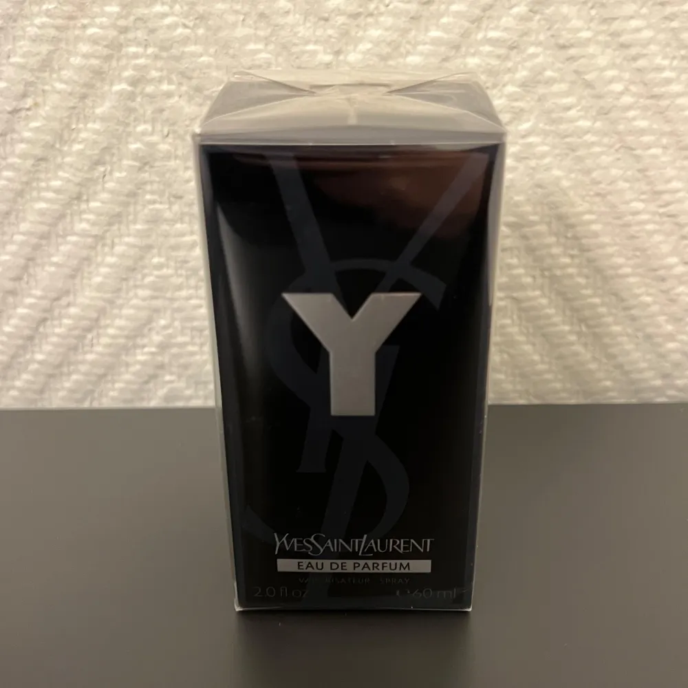 YSL parfym⭐️ Oöpnnad! Nypris 1 150:-, mitt pris 799:- men kan gå ner vid snabb affär.. Skönhet.