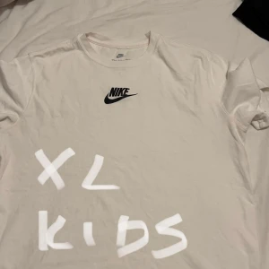 Nike sport tshirt - Xl kids 158-170cm