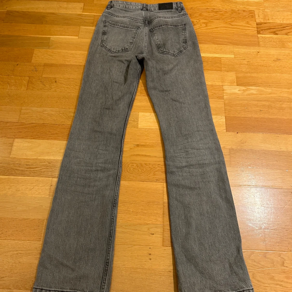 Grå bootcut jeans - 90