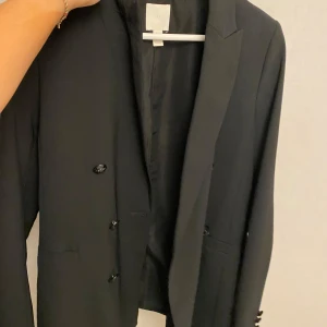 Svart blazer - Super skön och snygg Perfekt till vardags jobb och fest 
