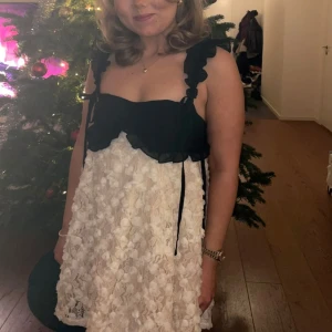 Klänning - Jättefin klänning som är använd 1 gång😍 