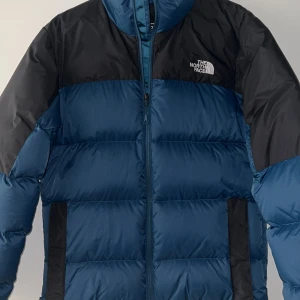 North face jacka  - Sjukt snygg north face jacka i storlek S, Säljer pga av att den är för liten  Använt i 1 vinter och ser ut som ny