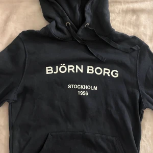 Björn Borg  - Säljer min killes Aldeles nya Björn Borg hoodie i storlek s! Nypris 699
