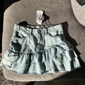 Jeanskjol🩵 - Helt oanvänd jeanskjol från Gina tricot!  Nypris:399 kr