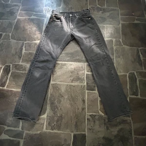 Levis 501  - Levis 501or Svart Lite använda men syns knappt