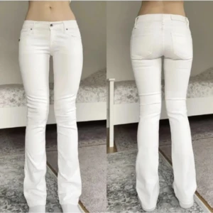 Lågmidjade jeans  - Delger dessa super fina jeans som tyvärr var för små för mig🎀