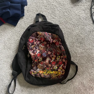 Ed hardy väska - Skitsnygg väska som jag aldrig sett nånstans innan. Använt skick 