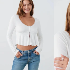 gina lace top - säljer min skitsnygga gina topp, använd ca 2 gånger så helt i nyskick! sitter jättefint på, köpt för 260💕