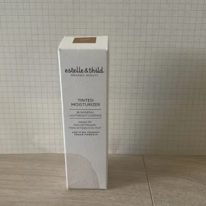 Estelle&thild - Tinted moisturizer från estelle&thild i färgen dark❤️ nuvarande pris 299kr