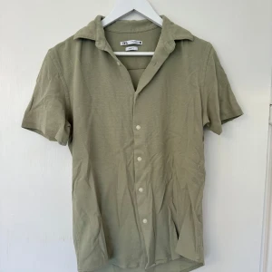 Kortärmad skjorta  - Snygg kortärmad skjorta från Zara!