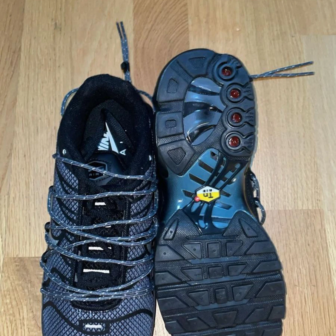 Svarta och grå Nike sneakers - 90