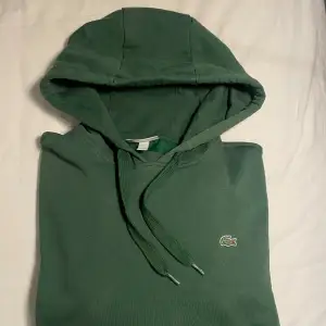 Lacoste hoddie storlek XL men passar även L!✌🏻