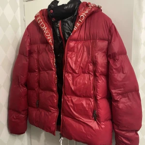 Mobcler jacka - Moncler jacka storlek M/L säljs
