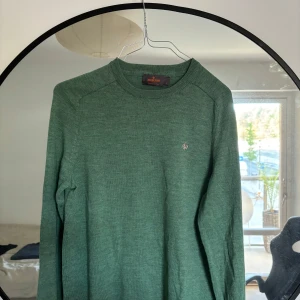 Morris tröja merino - Grön merinoull tröja från morris. Fin kvalitet och inga hål osv. Skriv om du har funderingar!