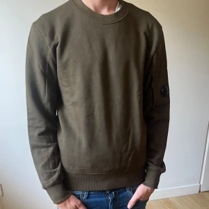 C.P Company tröja  - Knappt använd C.P Company tröja | Skick- 8/10 | Size-S | Nypris-2200kr |  Tveka inte att höra av dig om du har några frågor 😊