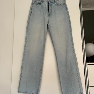 Weekday jeans, stl W30 L 32 - Jätte fina weekday jeans i väldigt bra skick