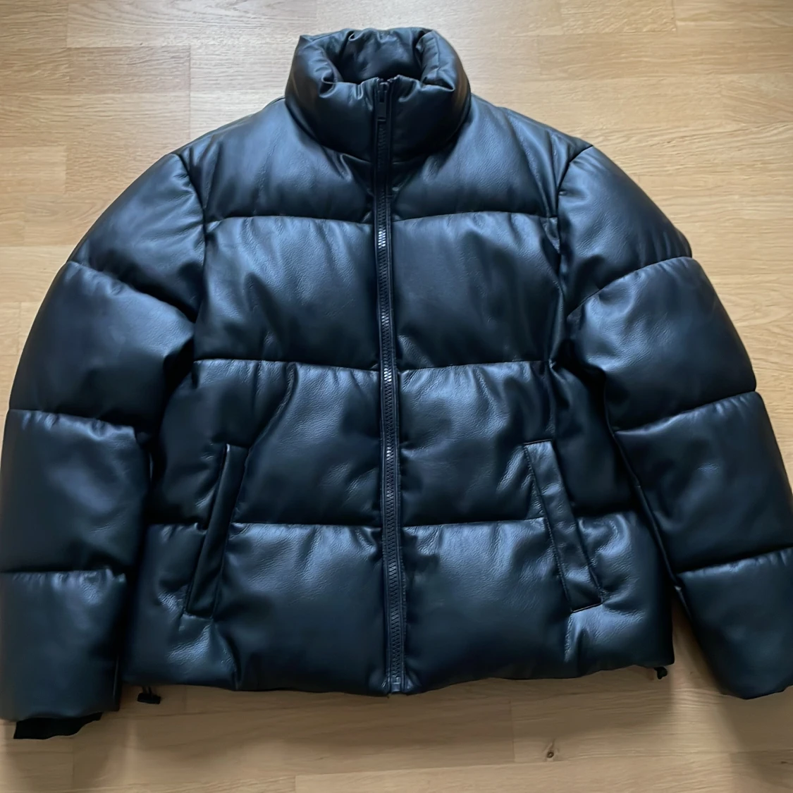 Svart pufferjacka från Zara unisex Ny