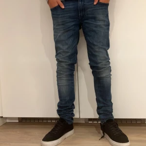 Replay jeans - Sköna replay jeans i toppskick inget fel på dom nypris på dessa ligger runt 1500 men vårat pris är 399 priset kan diskuteras 