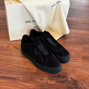 Arigatos svart storlek 39  - Arigatos svart knappt använda har växt ut dom och dom står bara hemma bra skick 