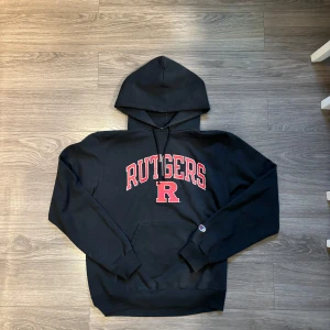 Champion college hoodie - Vintage champion college hoodie i mycket bra skick. Skriv för frågor eller mått.