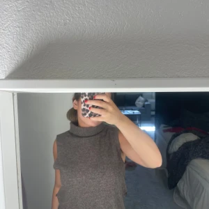 Fin topp - Super snygg tröja från zara! använt många gånger men är fortfarande bra skick😊Storkel M men passar mig som brukar ha s/xs