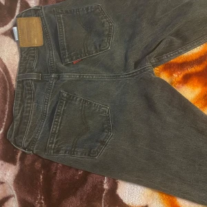 Lågmidjade jeans - Jätte fina jeans som ej kommer till användning nå mer, inget är trasigt dem är fortfarande i bra stick!