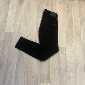 Replya anbass - Snygga jeans som är i toppskick nypris 2000 vårat pris 349 priset kan diskuteras vid snabb köp