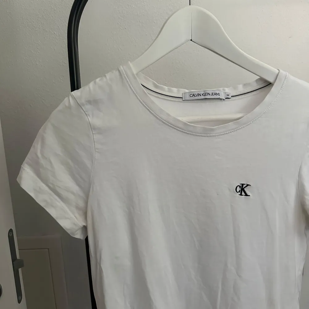 3 stycken Calvin Klein t-shirts. Storlek M men passar även S. Alla 3 för samma 150kr. T-shirts.