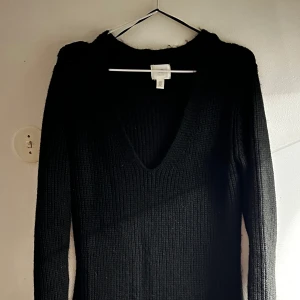 Stickad klänning - Stickad långklänning från H&M. Använt vid få tillfällen 