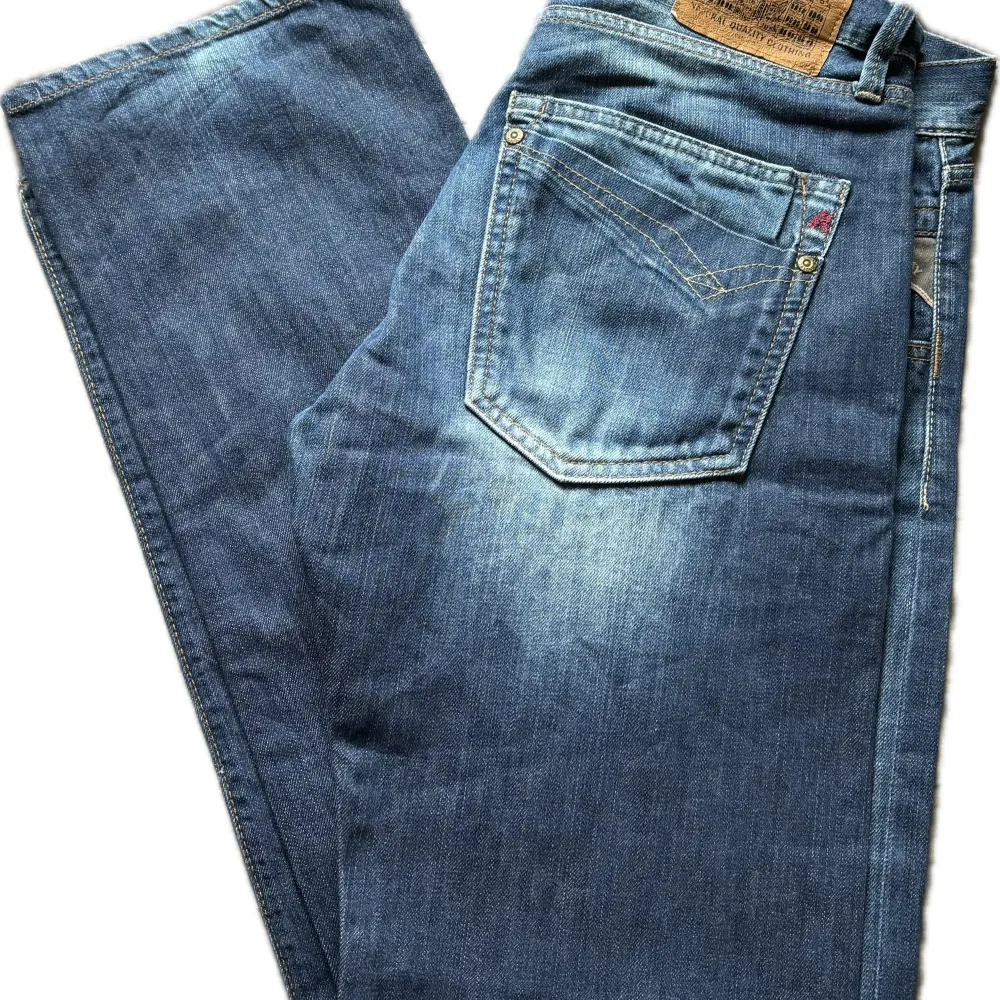 Feta replay jeans i storlek W|32 L|34🤩 De sitter loose och har inga större defekter som jag kan se. . Jeans & Byxor.