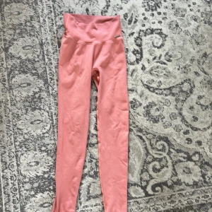 Träningsbyxor - Aimn, Bra skick, sparsamt använda, pris kan diskuteras