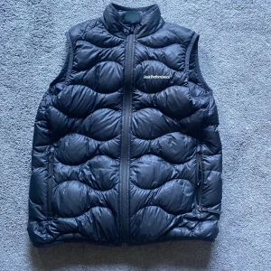 Väst - Nypris 1000kr Skick 9/10 