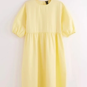 Gul klänning från Lindex i bäckebölja  - Underbar klänning från Lindex i strl L. Ingenting att anmärka - superfint skick. 