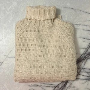 Stickad tröja från Gant - Säljer min oanvända stickade tröja från Gant. Storlek L. 